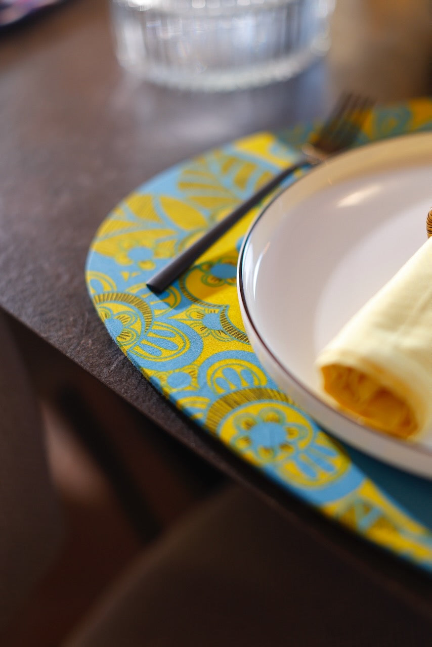 Tully Fleurs bleu clair et jaunes