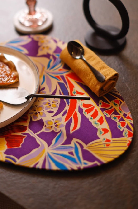 Tully Violettes et fleurs jaunes